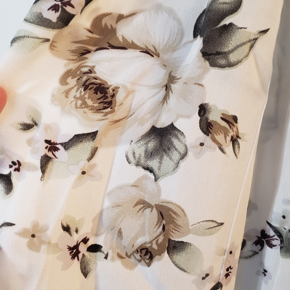 Romper, Floral - Picture 6 of 8